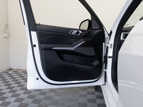 Used 2023 BMW X7 xDrive40i w/ Executive Package image 16