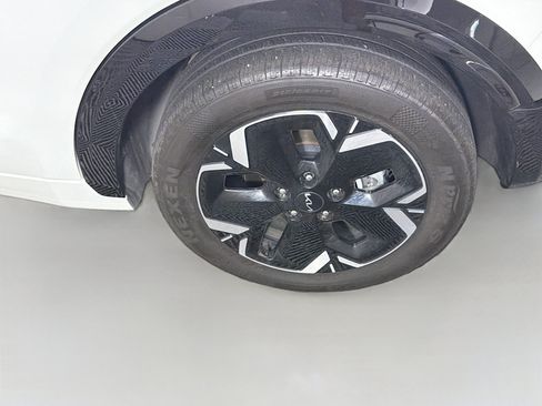 Used 2023 Kia Niro Wind w/ Wind Preserve Package FWD image 11