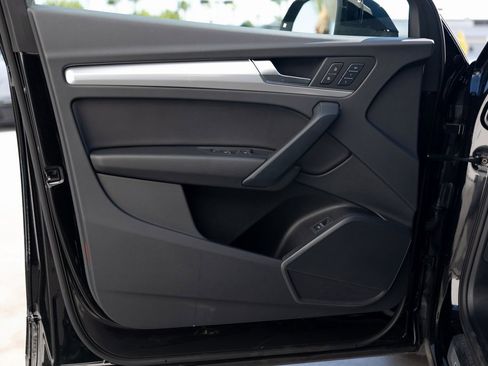 Used 2025 Audi Q5 2.0T Premium w/ Convenience Plus Package image 8