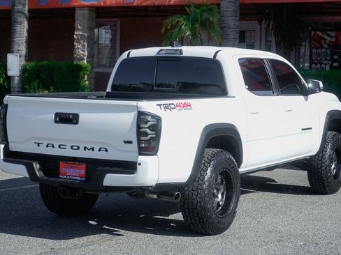 Used 2021 Toyota Tacoma TRD Off-Road w/ Technology Package AWD/4WD image 10