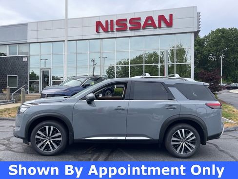 Used 2025 Nissan Pathfinder Platinum w/ Cargo Package image 2