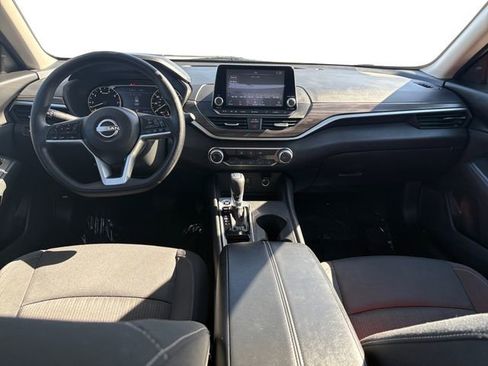 Used 2025 Nissan Altima 2.5 SV FWD image 14