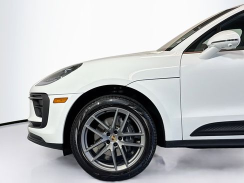 Used 2025 Porsche Macan image 27