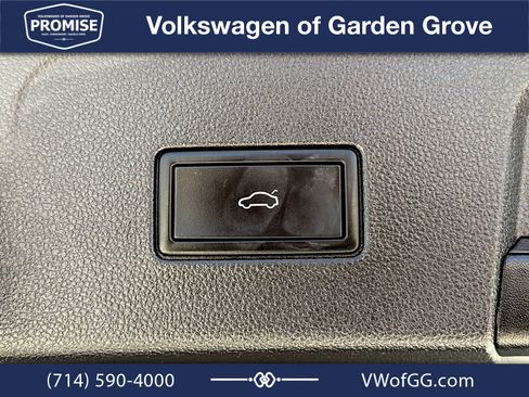 Used 2024 Volkswagen Atlas SE w/ Panoramic Sunroof Package FWD image 13