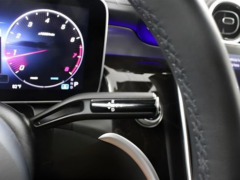 Used 2024 Mercedes-Benz GLC 300 4MATIC image 23