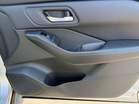 Used 2024 Nissan Rogue SV image 36