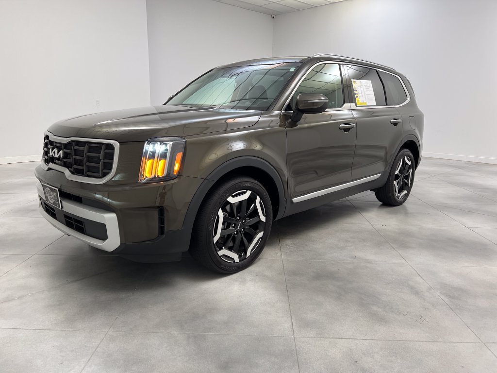 Used 2025 Kia Telluride S FWD image 4
