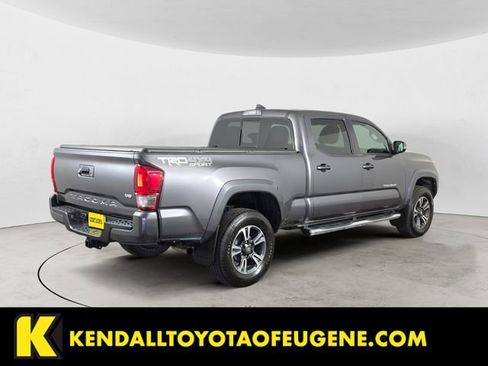 Used 2017 Toyota Tacoma TRD Sport image 5