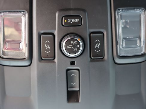 New 2025 Chevrolet Suburban Premier image 26