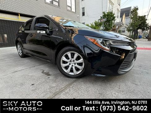 Used 2023 Toyota Corolla LE FWD image 3