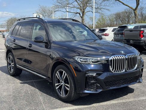 Used 2022 BMW X7 xDrive40i w/ M Sport Package image 3