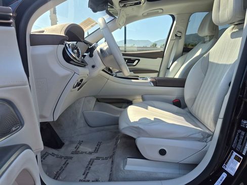 Used 2023 Mercedes-Benz EQS 580 4MATIC SUV image 11