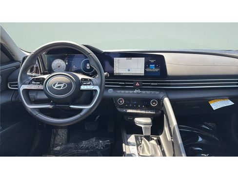 Certified 2025 Hyundai Elantra SEL FWD image 9