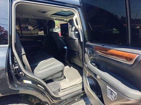 Used 2018 Lexus LX 570 4WD image 38