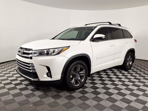 Used 2017 Toyota Highlander AWD V6 image 1