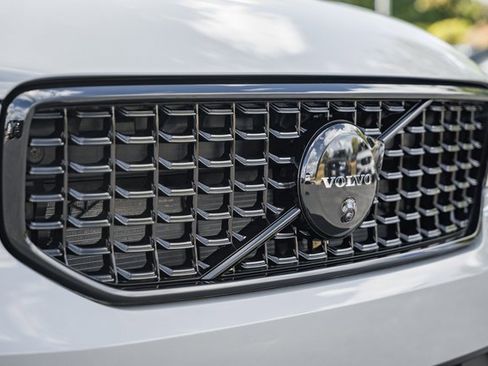 New 2026 Volvo XC40 B5 Ultra w/ Protection Package Premier image 11