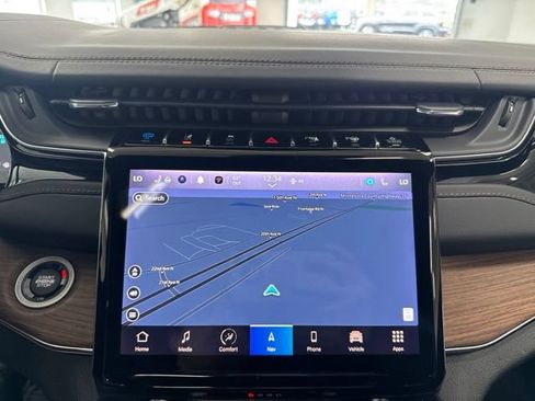 Used 2023 Jeep Grand Cherokee Summit w/ Luxury Tech Group V AWD/4WD image 3