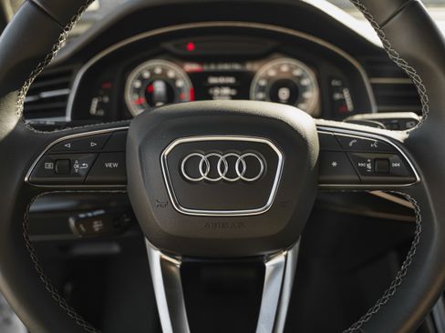Certified 2025 Audi Q7 Premium Plus image 17
