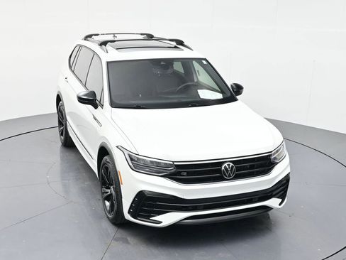 Used 2023 Volkswagen Tiguan SE R-Line FWD image 34