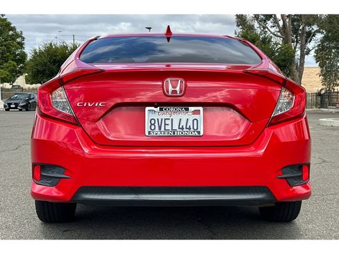 Used 2018 Honda Civic EX image 4
