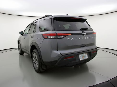 Used 2025 Nissan Pathfinder SV image 6