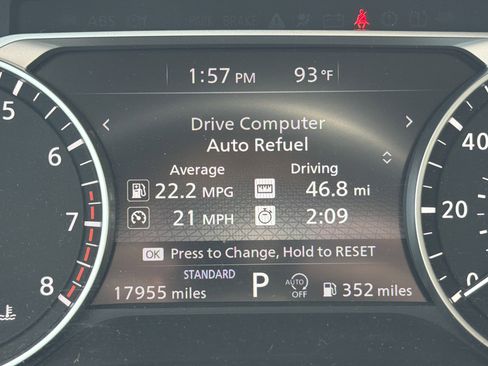 Used 2025 Nissan Pathfinder S image 2