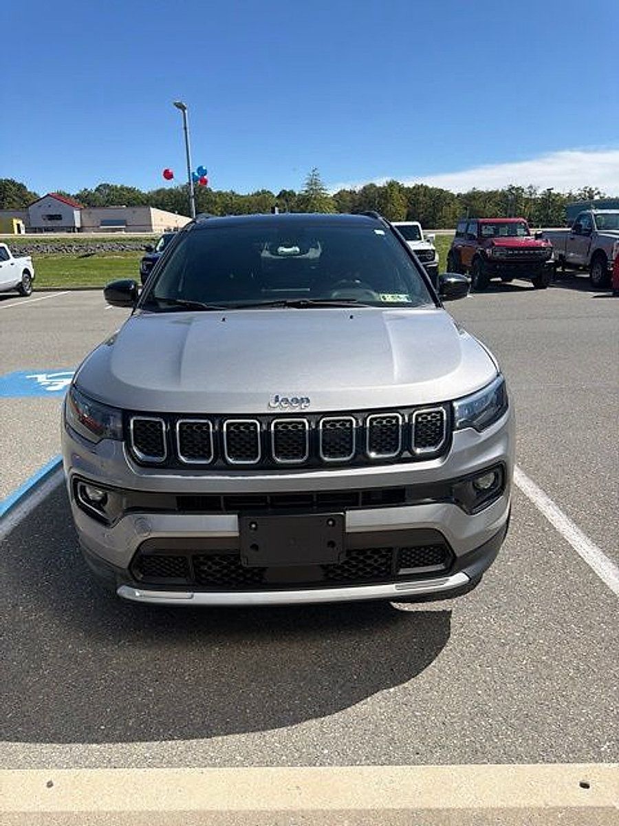 Used 2023 Jeep Compass Limited AWD/4WD image 5
