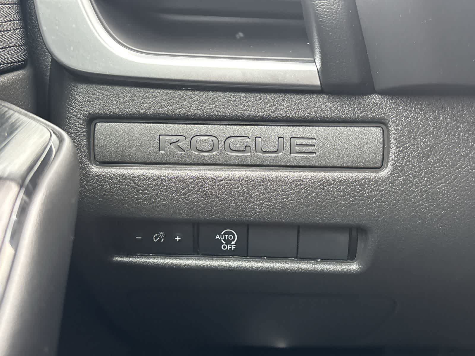 Used 2023 Nissan Rogue S AWD/4WD image 16