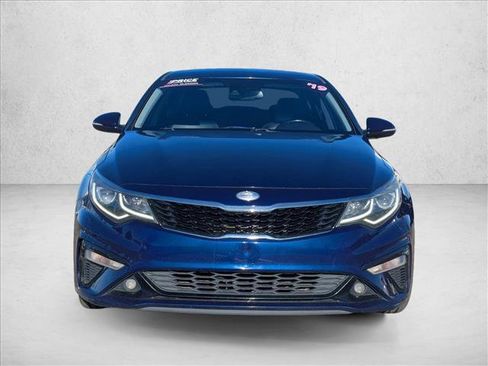 Used 2019 Kia Optima S image 2