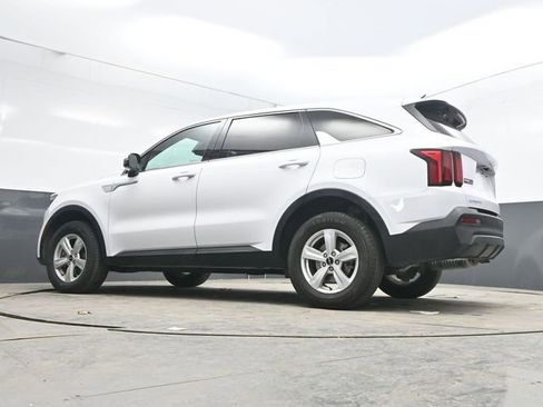 Used 2023 Kia Sorento LX image 38