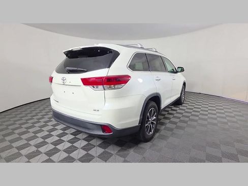 Used 2019 Toyota Highlander XLE FWD image 38