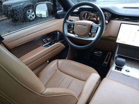 Certified 2025 Land Rover Range Rover SE AWD/4WD image 15