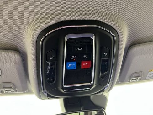 Used 2022 Jeep Grand Cherokee Limited AWD/4WD image 36