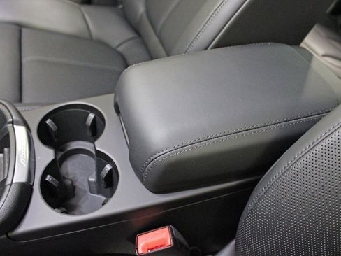 Used 2025 Porsche Macan Turbo image 30