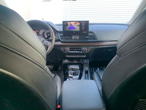 Used 2023 Audi Q5 e Premium w/ Convenience Package image 30