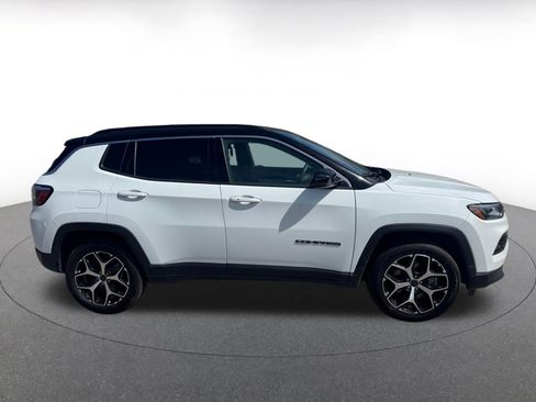 Used 2025 Jeep Compass Limited image 15