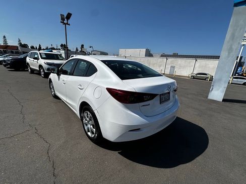 Used 2018 MAZDA MAZDA3 Sport FWD image 6