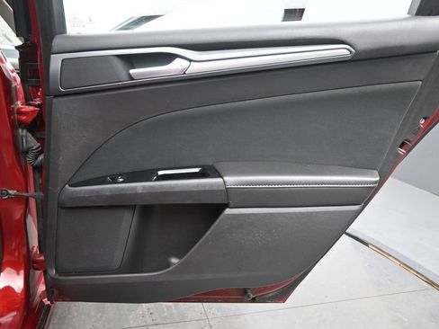 Used 2016 Ford Fusion SE image 16