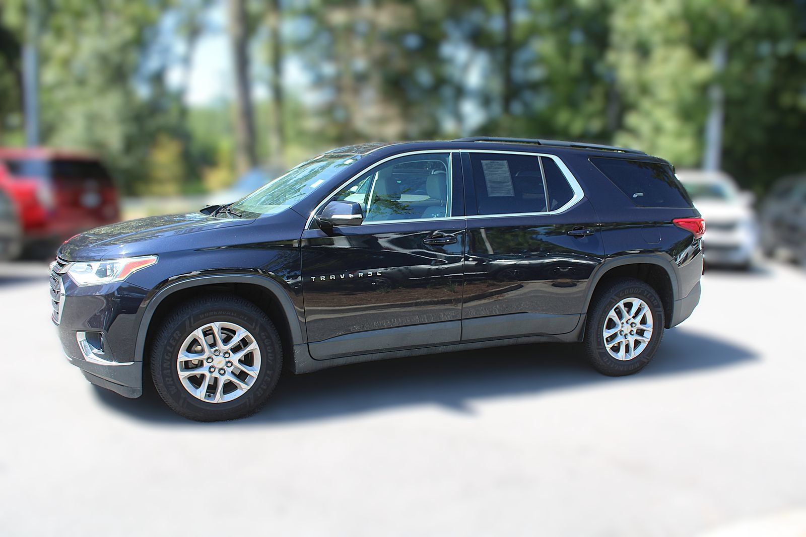 Used 2020 Chevrolet Traverse LT FWD image 4