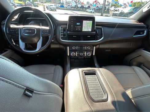 Used 2023 GMC Yukon XL SLT w/ SLT Premium Package AWD/4WD image 16