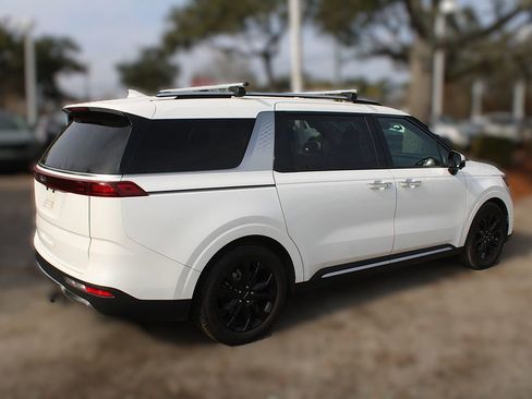 Certified 2023 Kia Carnival SX image 9