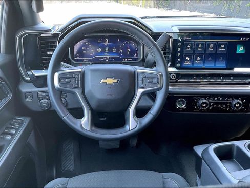 Used 2024 Chevrolet Silverado 1500 LT AWD/4WD image 5