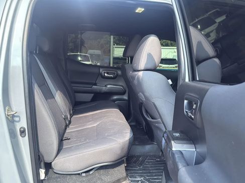 Used 2019 Toyota Tacoma TRD Off-Road image 9