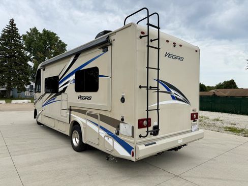 Used 2018 Ford E-450 and Econoline 450 Super Duty w/ A/C Prep Package RWD image 8