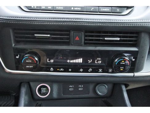 Used 2024 Nissan Rogue SV w/ SV Premium Package FWD image 29