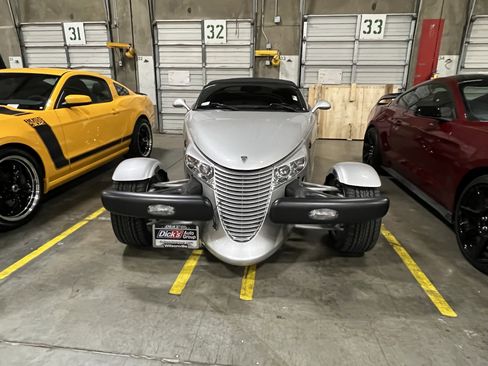 Used 2001 Chrysler Prowler image 6