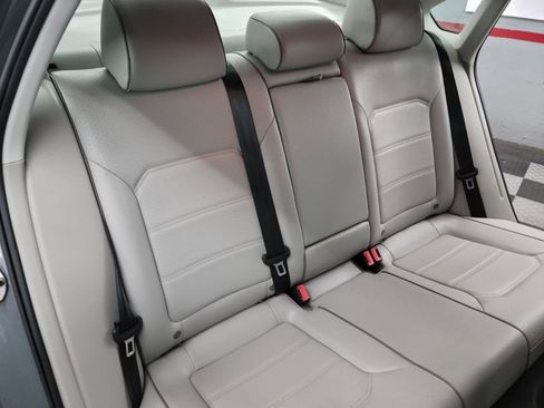 Used 2017 Volkswagen Passat 1.8T SE image 11