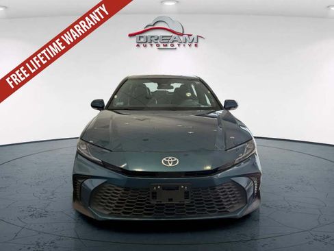 Used 2025 Toyota Camry SE FWD image 3