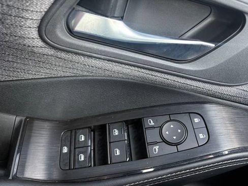 Used 2023 Nissan Rogue SV FWD image 13