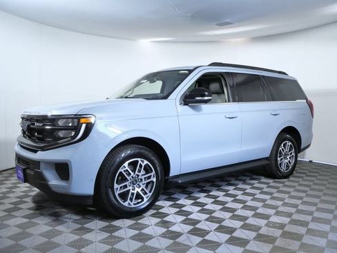 Certified 2025 Ford Expedition Active AWD/4WD image 2